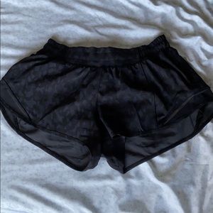 Lululemon Hotty Hot short II 2.5” inseam